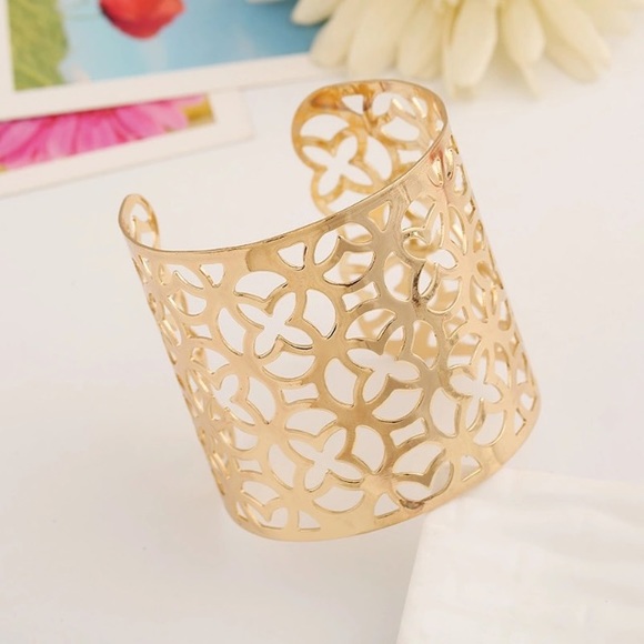 NEW!💙💎GOLDEN CLOVER QUATREFOIL CUFF BRACELET💎💙 - Picture 6 of 8
